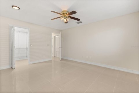 House in Orlando, Florida 3 bedrooms, 119.94 sq.m. № 2122590 - photo 21