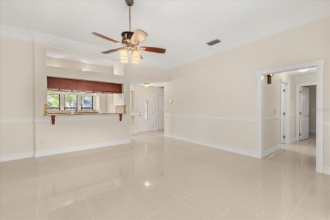House in Orlando, Florida 3 bedrooms, 119.94 sq.m. № 2122590 - photo 9