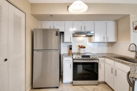 Condo in Hypoluxo, Florida, 2 bedrooms № 2250632 - photo 6