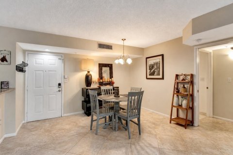 Condo in Hypoluxo, Florida, 2 bedrooms № 2250632 - photo 5