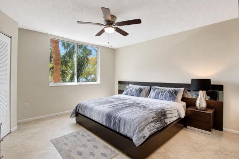 Condo in Hypoluxo, Florida, 2 bedrooms № 2250632 - photo 10