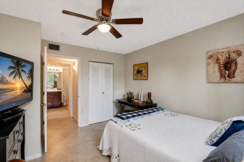 Condo in Hypoluxo, Florida, 2 bedrooms № 2250632 - photo 16