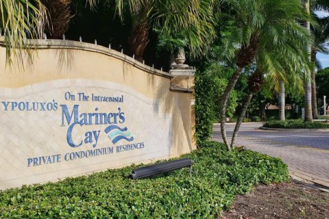 Condo in Hypoluxo, Florida, 2 bedrooms № 2250632 - photo 19