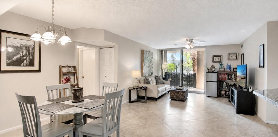 Condo in Hypoluxo, Florida, 2 bedrooms № 2250632