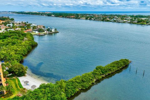 Condo in Hypoluxo, Florida, 2 bedrooms № 2250632 - photo 23