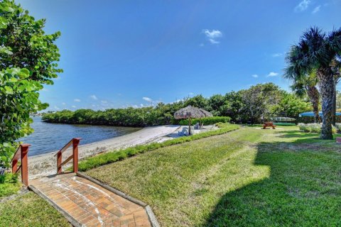 Condo in Hypoluxo, Florida, 2 bedrooms № 2250632 - photo 21