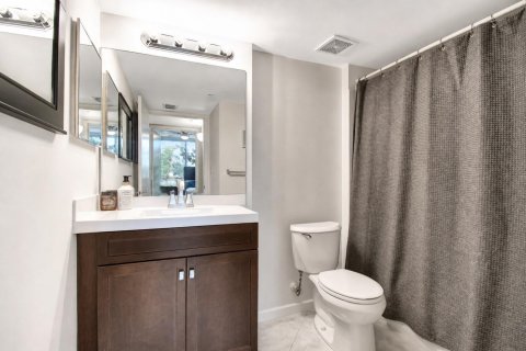 Condo in Hypoluxo, Florida, 2 bedrooms № 2250632 - photo 17