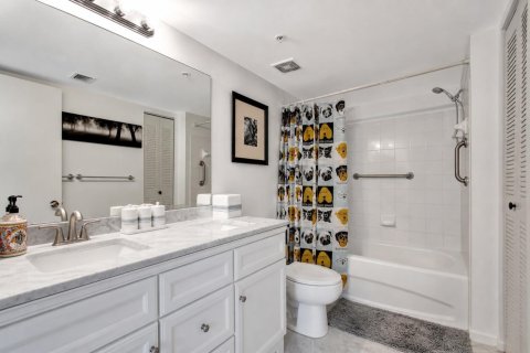 Condo in Hypoluxo, Florida, 2 bedrooms № 2250632 - photo 14