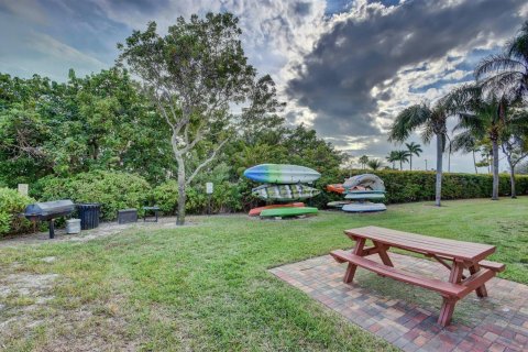 Condo in Hypoluxo, Florida, 2 bedrooms № 2250632 - photo 22