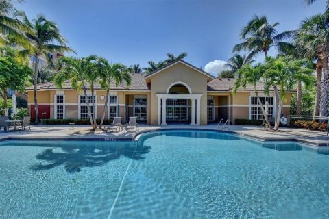 Condo in Hypoluxo, Florida, 2 bedrooms № 2250632 - photo 26