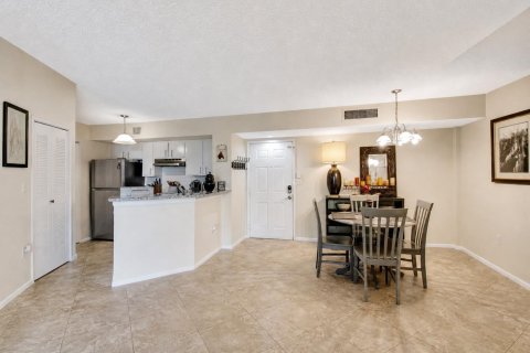 Condo in Hypoluxo, Florida, 2 bedrooms № 2250632 - photo 4
