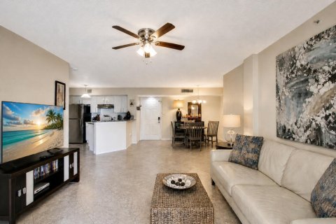 Condo in Hypoluxo, Florida, 2 bedrooms № 2250632 - photo 3