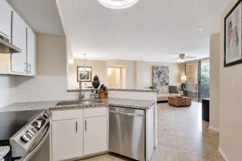 Condo in Hypoluxo, Florida, 2 bedrooms № 2250632 - photo 7