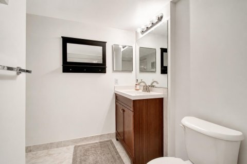 Condo in Hypoluxo, Florida, 2 bedrooms № 2250632 - photo 18