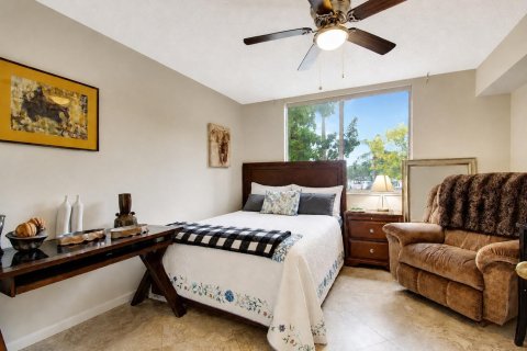 Condo in Hypoluxo, Florida, 2 bedrooms № 2250632 - photo 15