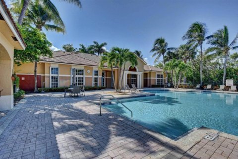 Condo in Hypoluxo, Florida, 2 bedrooms № 2250632 - photo 28