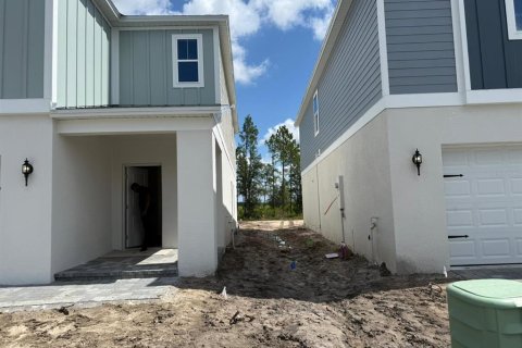 House in Zephyrhills, Florida 5 bedrooms, 229.47 sq.m. № 1915864 - photo 2