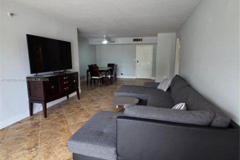 Снять в аренду кондоминиум в Санни-Айлс-Бич, Флорида 2 спальни, 120.22м2, № 1943865 - фото 24