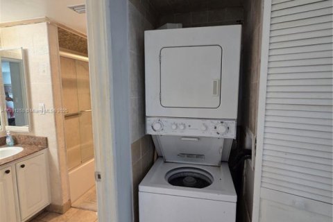 Снять в аренду кондоминиум в Санни-Айлс-Бич, Флорида 2 спальни, 120.22м2, № 1943865 - фото 5