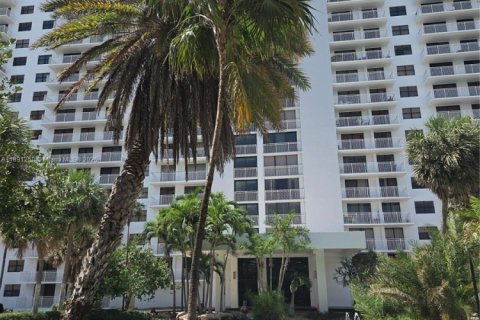 Снять в аренду кондоминиум в Санни-Айлс-Бич, Флорида 2 спальни, 120.22м2, № 1943865 - фото 19