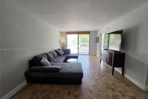 Снять в аренду кондоминиум в Санни-Айлс-Бич, Флорида 2 спальни, 120.22м2, № 1943865 - фото 3