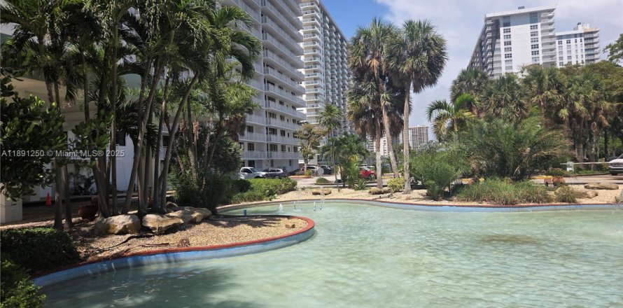 Кондоминиум с 2 спальнями в Санни-Айлс-Бич, Флорида № 1943865