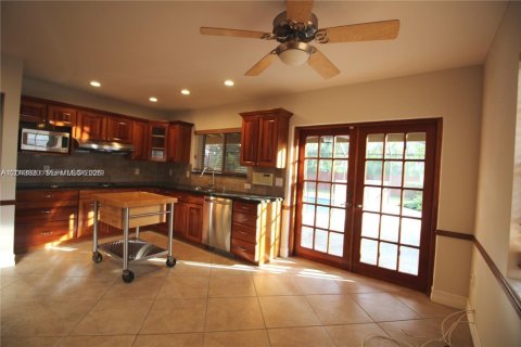Villa ou maison à louer à Miami, Floride: 4 chambres, 215.9 m2 № 2171870 - photo 8