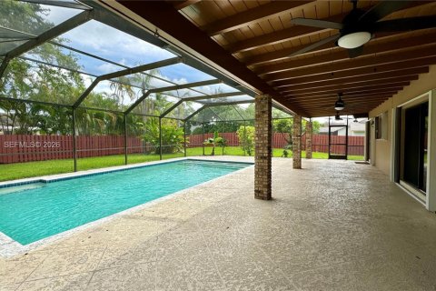 Villa ou maison à louer à Miami, Floride: 4 chambres, 215.9 m2 № 2171870 - photo 3