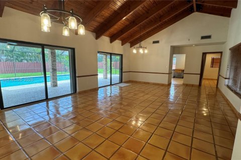 Villa ou maison à louer à Miami, Floride: 4 chambres, 215.9 m2 № 2171870 - photo 5