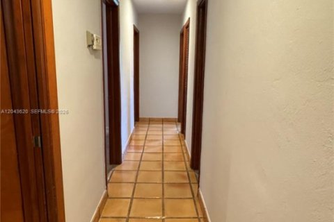 Villa ou maison à louer à Miami, Floride: 4 chambres, 215.9 m2 № 2171870 - photo 18