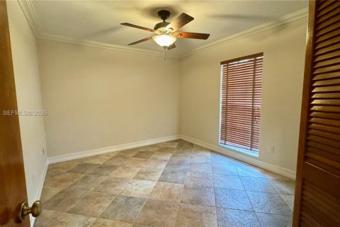 Villa ou maison à louer à Miami, Floride: 4 chambres, 215.9 m2 № 2171870 - photo 14