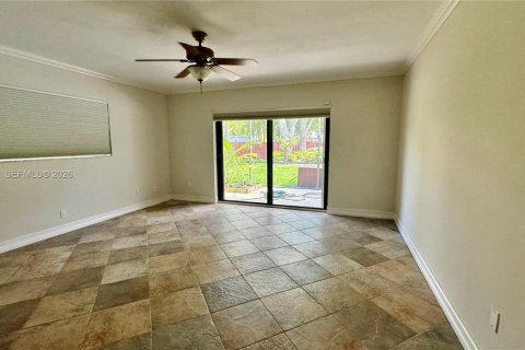 Villa ou maison à louer à Miami, Floride: 4 chambres, 215.9 m2 № 2171870 - photo 12