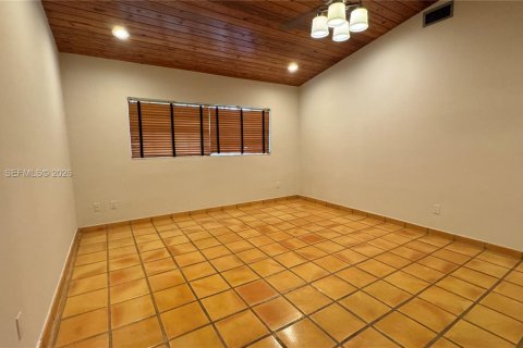 Villa ou maison à louer à Miami, Floride: 4 chambres, 215.9 m2 № 2171870 - photo 11