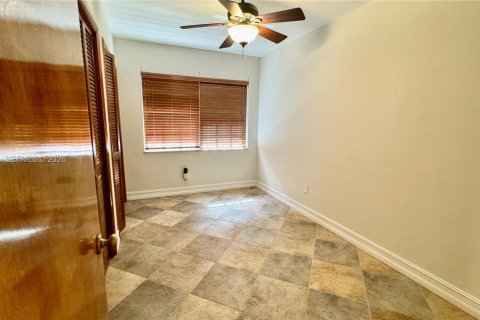 Villa ou maison à louer à Miami, Floride: 4 chambres, 215.9 m2 № 2171870 - photo 16