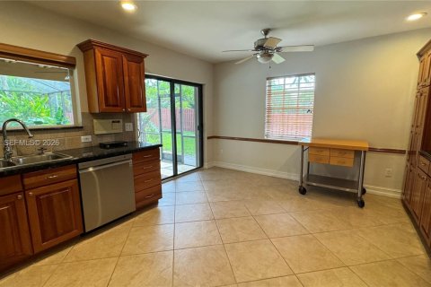 Villa ou maison à louer à Miami, Floride: 4 chambres, 215.9 m2 № 2171870 - photo 10