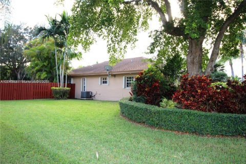 Villa ou maison à louer à Miami, Floride: 4 chambres, 215.9 m2 № 2171870 - photo 24