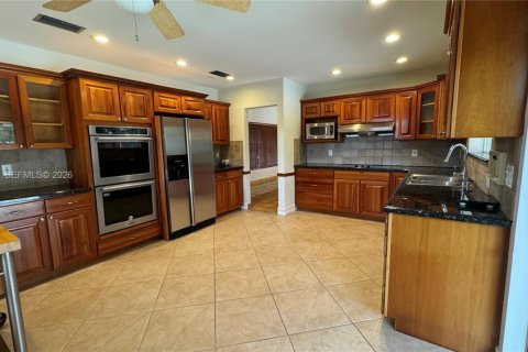 Villa ou maison à louer à Miami, Floride: 4 chambres, 215.9 m2 № 2171870 - photo 9