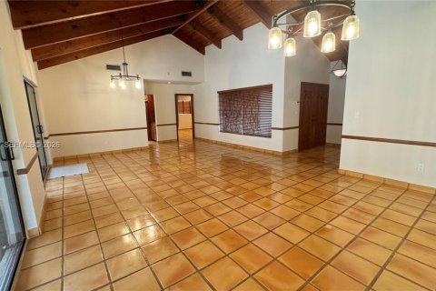 Villa ou maison à louer à Miami, Floride: 4 chambres, 215.9 m2 № 2171870 - photo 6
