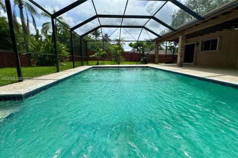 Villa ou maison à louer à Miami, Floride: 4 chambres, 215.9 m2 № 2171870 - photo 28