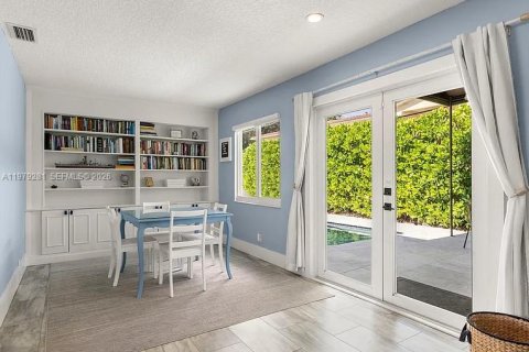 House in Lighthouse Point, Florida 4 bedrooms, 185.06 sq.m. № 2050047 - photo 9