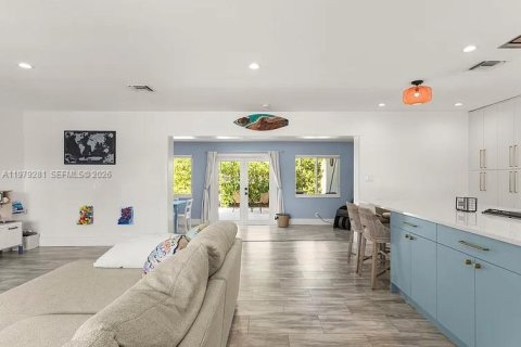 House in Lighthouse Point, Florida 4 bedrooms, 185.06 sq.m. № 2050047 - photo 15