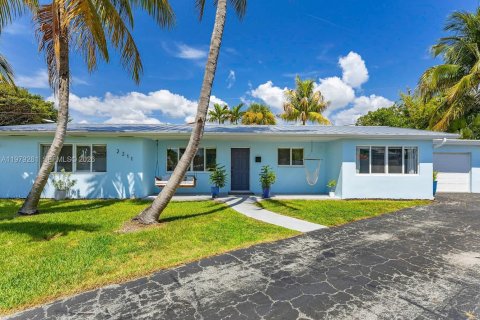 House in Lighthouse Point, Florida 4 bedrooms, 185.06 sq.m. № 2050047 - photo 10