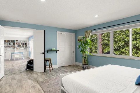 House in Lighthouse Point, Florida 4 bedrooms, 185.06 sq.m. № 2050047 - photo 20