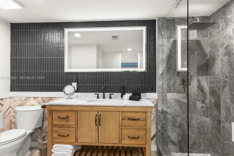 House in Lighthouse Point, Florida 4 bedrooms, 185.06 sq.m. № 2050047 - photo 3