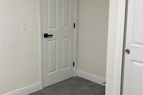 House in DeLand, Florida 3 bedrooms, 81.1 sq.m. № 1765837 - photo 11