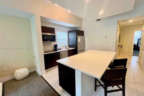Condo in Doral, Florida, 1 bedroom  № 1938331 - photo 25