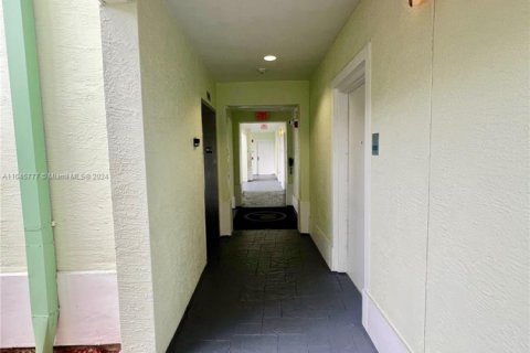 Condo in Doral, Florida, 1 bedroom  № 1938331 - photo 22