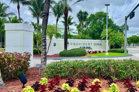 Copropriété à vendre à Doral, Floride: 1 chambre, 99.41 m2 № 1938331 - photo 1