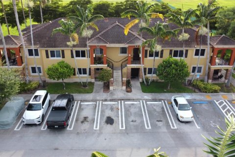 Condominio en Homestead, Florida, 2 dormitorios  № 2168058