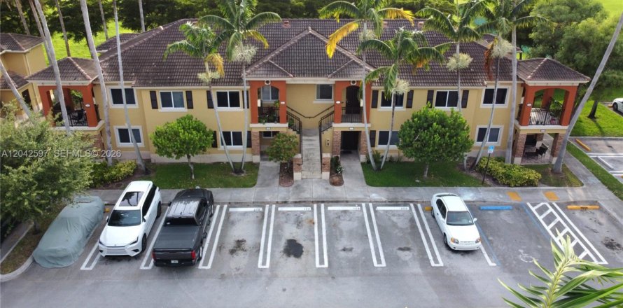 Condominio en Homestead, Florida, 2 dormitorios  № 2168058